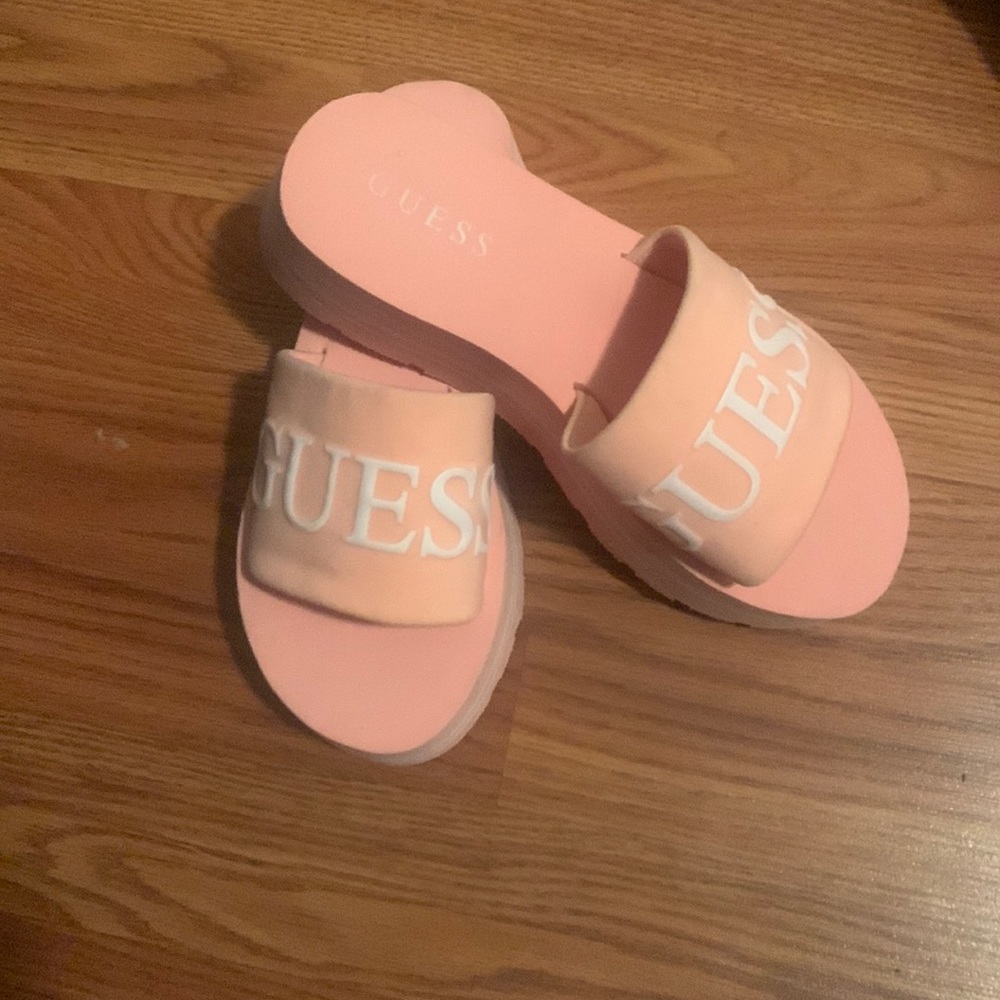 They didn’t fit me so i wanted to sell them instead of throwing the away..💞